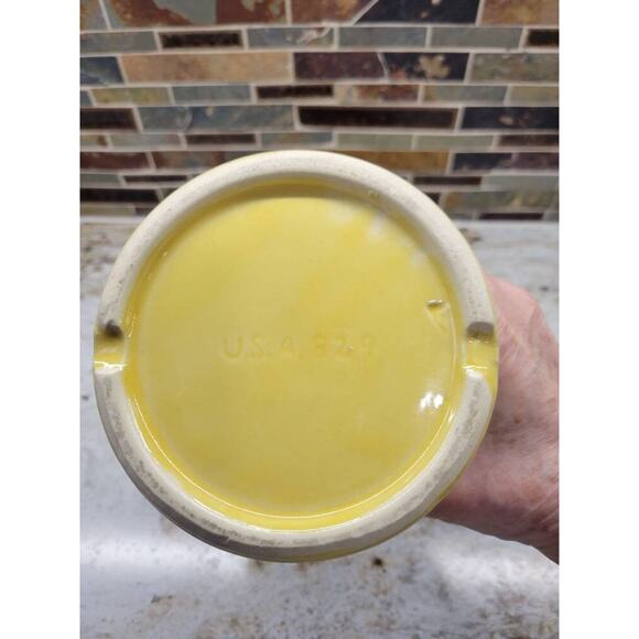 Vintage Sunshine Yellow Shawnee Pottery Vase, Double Doves, USA 829 - Picture 7 of 7